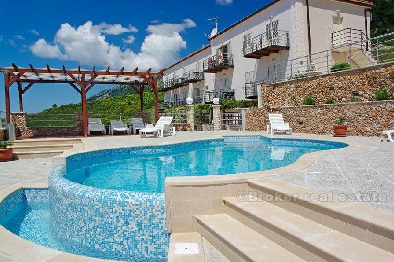 Ostrov Brač - Apartmánový dům s bazénem a výhledem na moře