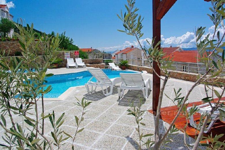 Ostrov Brač - Apartmánový dům s bazénem a výhledem na moře