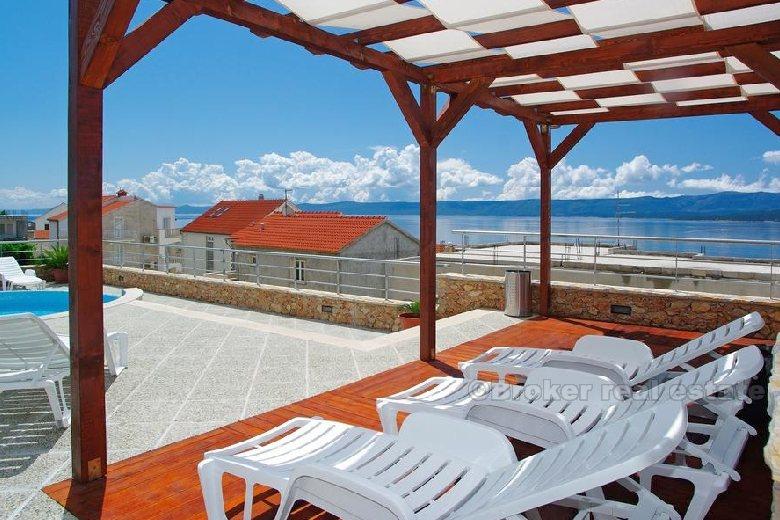 Ostrov Brač - Apartmánový dům s bazénem a výhledem na moře