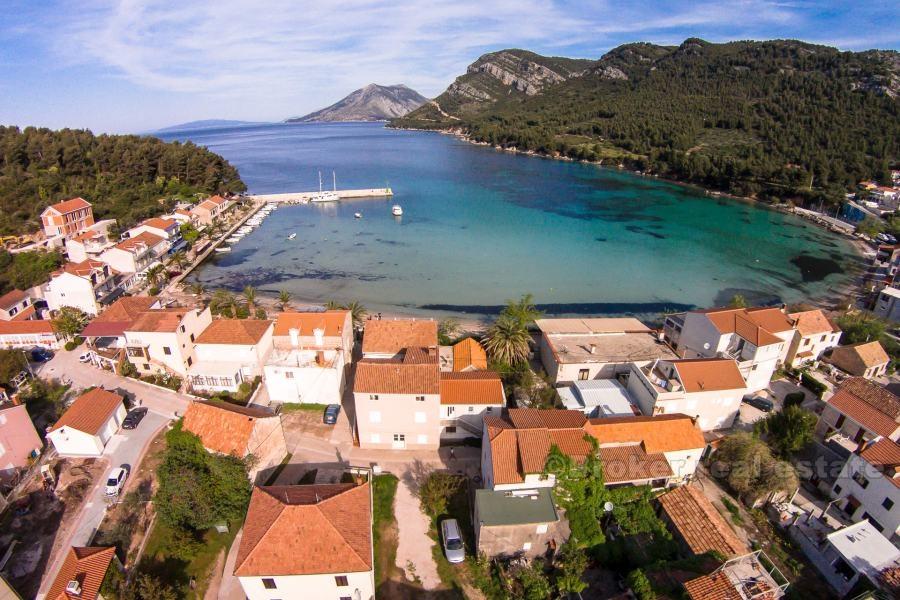 Peljesac, house right on the beach