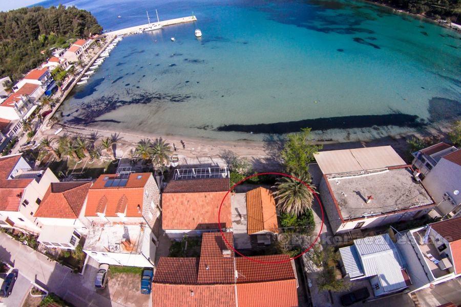 Peljesac, house right on the beach