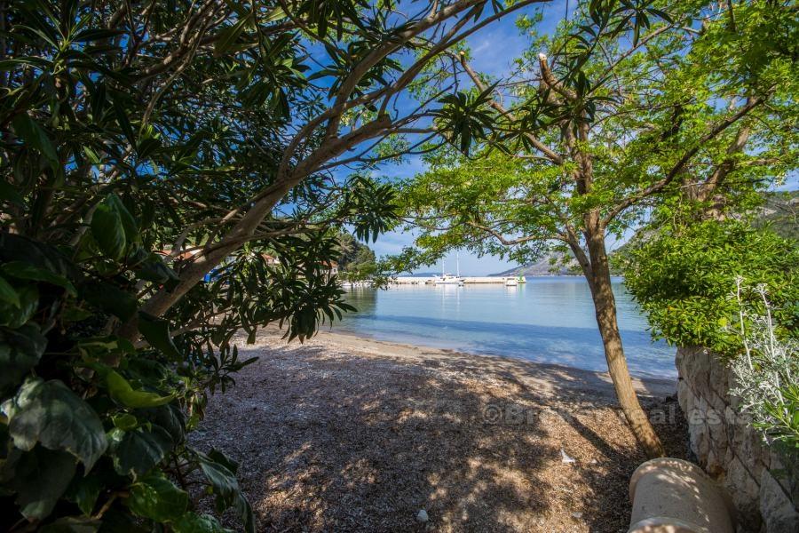 Peljesac, house right on the beach