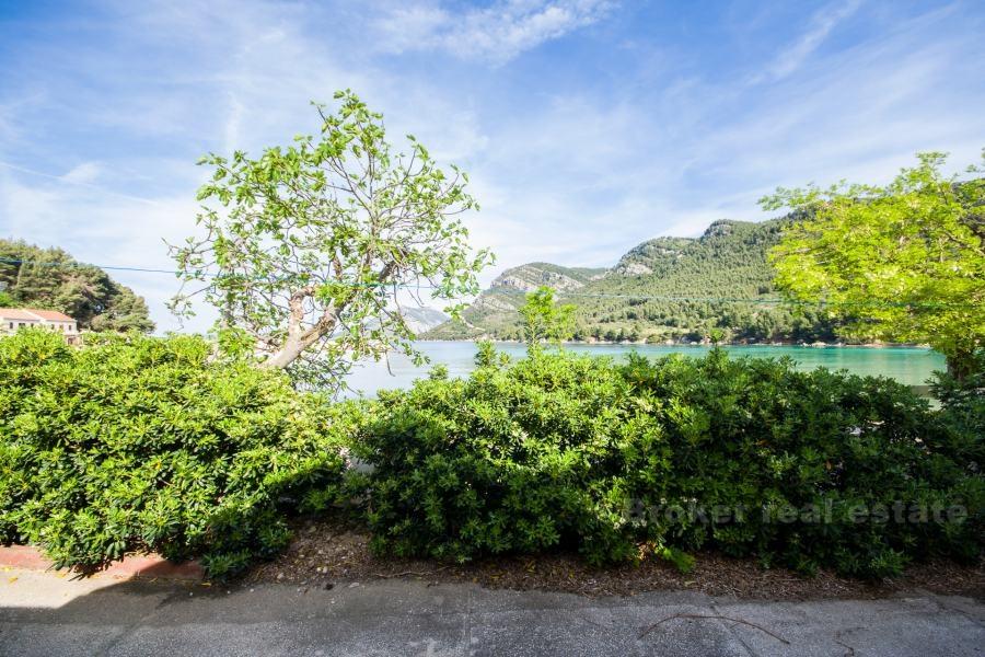Peljesac, house right on the beach