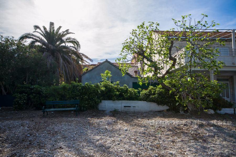 Peljesac, house right on the beach