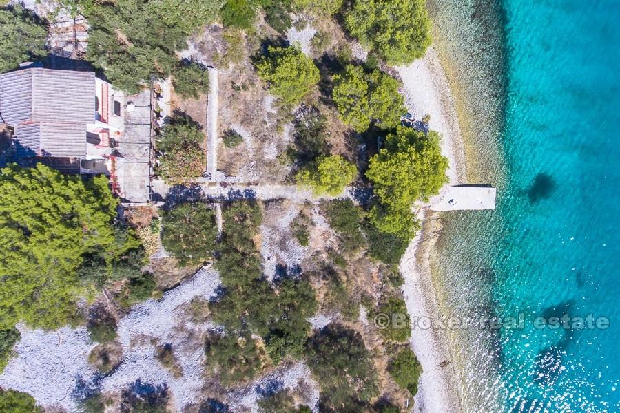 Solta - Attractive property in the first row to the sea