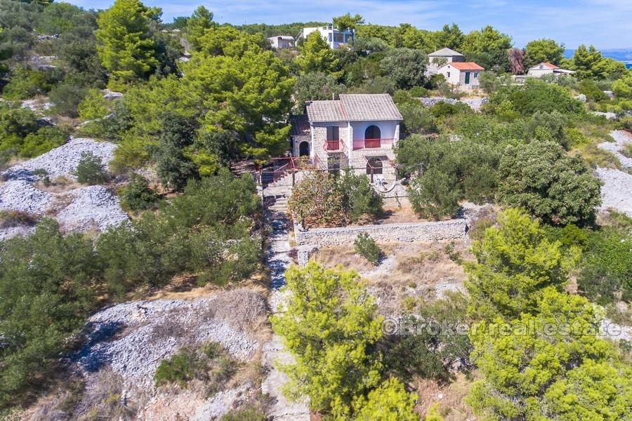 Solta - Attractive property in the first row to the sea