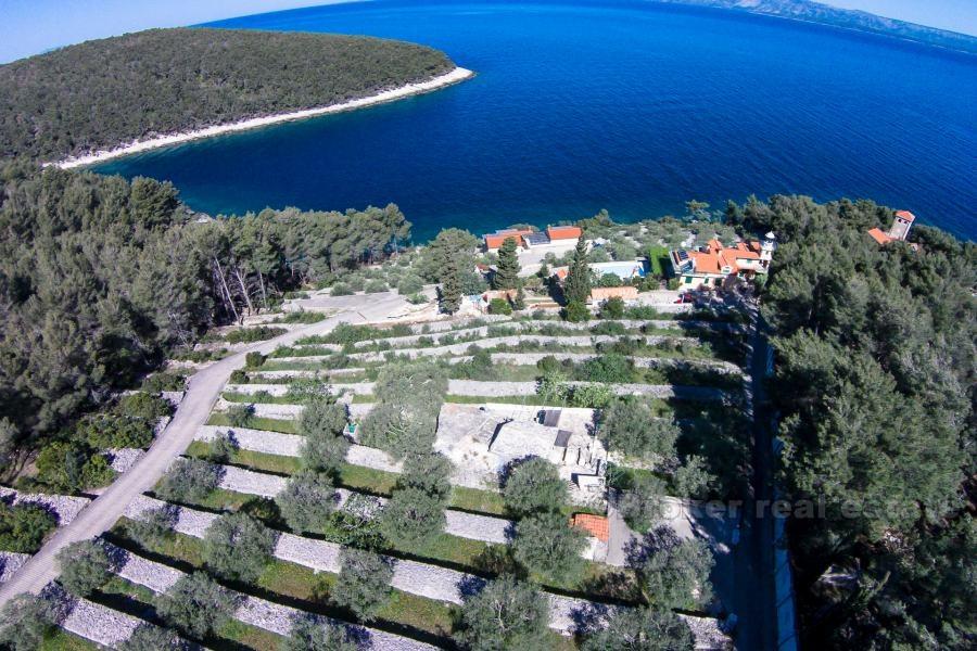 Ostrov Korčula, kamenný dům s výhledem na moře