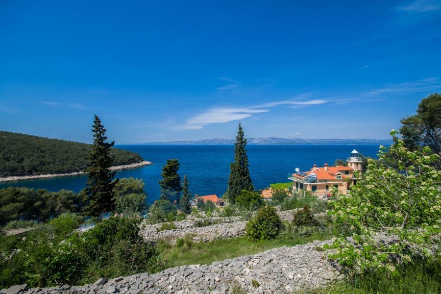 Ostrov Korčula, kamenný dům s výhledem na moře
