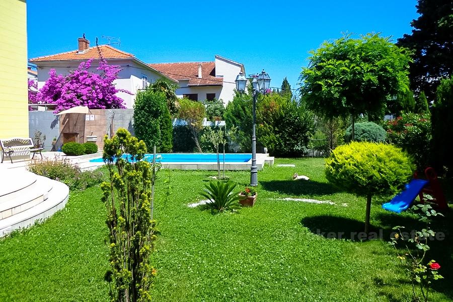 Split, velmi atraktivní vila s bazénem