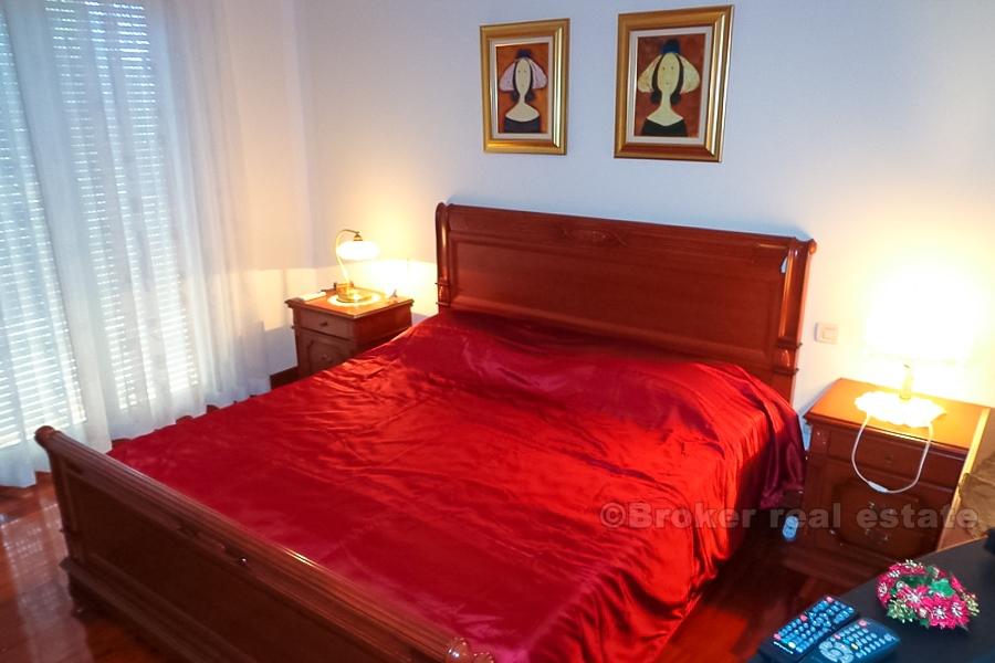 Split, velmi atraktivní vila s bazénem