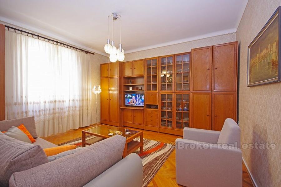 Split, Bacvice, komfortný apartmán s 4 spálňami