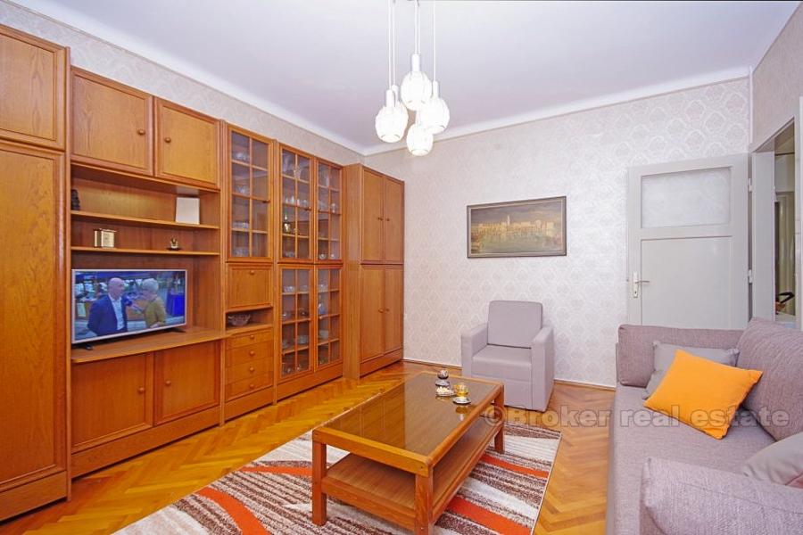 Split, Bacvice, komfortný apartmán s 4 spálňami