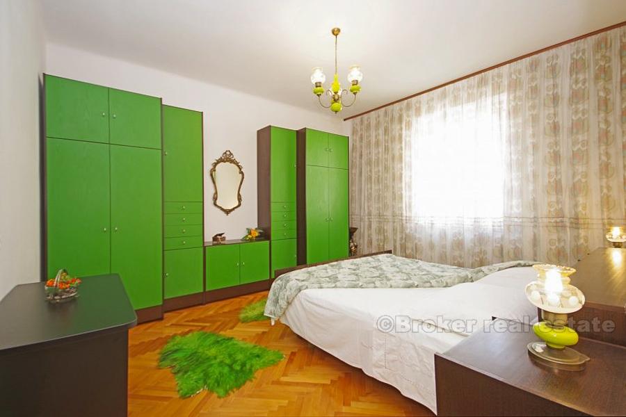 Split, Bacvice, komfortný apartmán s 4 spálňami
