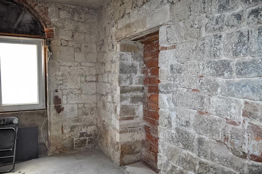 Trogir - Stenhus med delvis havutsikt