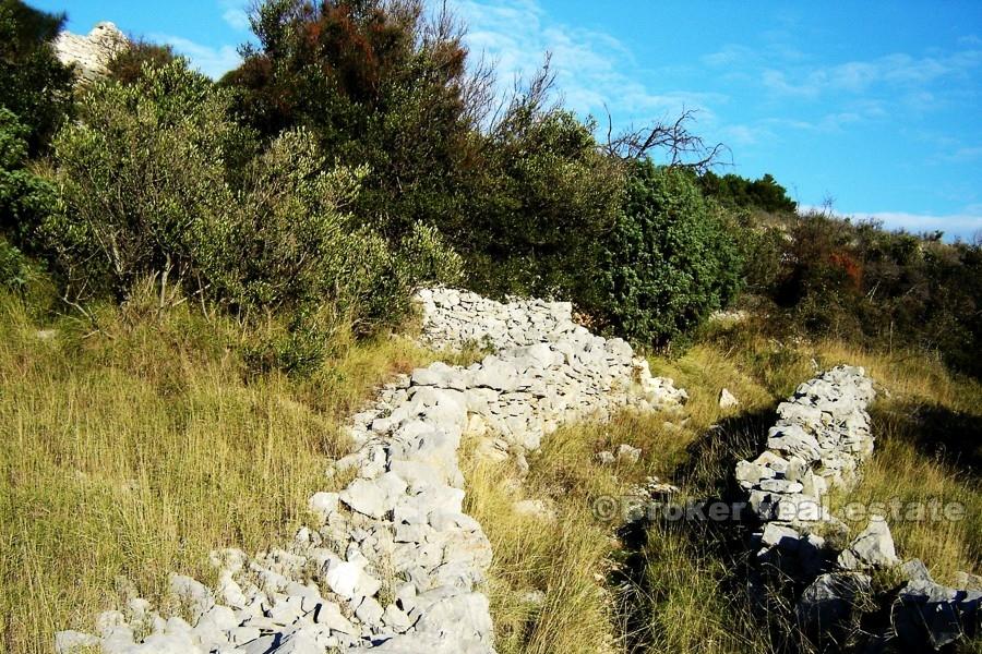 Primosten - Frittliggende steinhus i utkanten