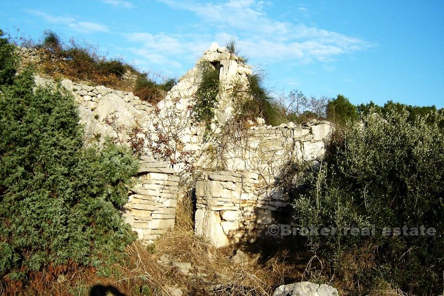 Primosten - Frittliggende steinhus i utkanten