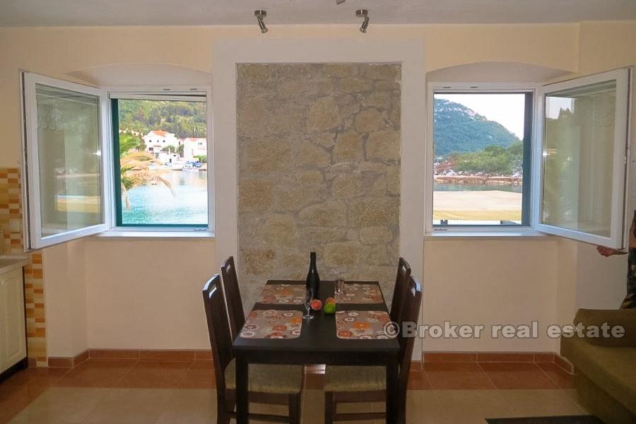 Ploce - Odnowiony kamienny dom w pierwszym rzędzie do morza