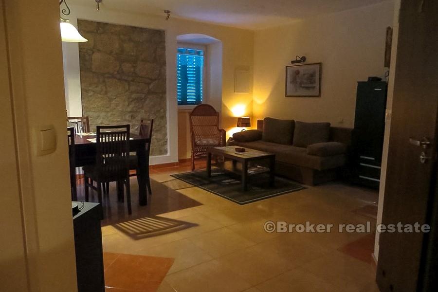 Ploce - Odnowiony kamienny dom w pierwszym rzędzie do morza