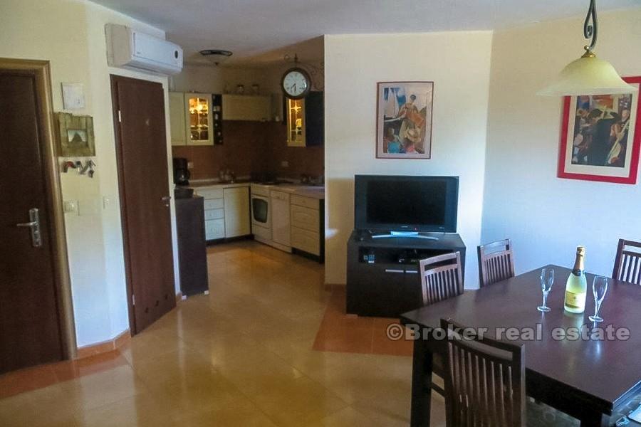 Ploce - Odnowiony kamienny dom w pierwszym rzędzie do morza