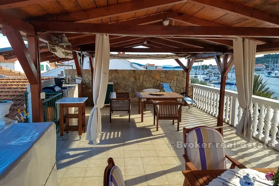 Island of Murter - Vakker eiendom i første rad til sjøen