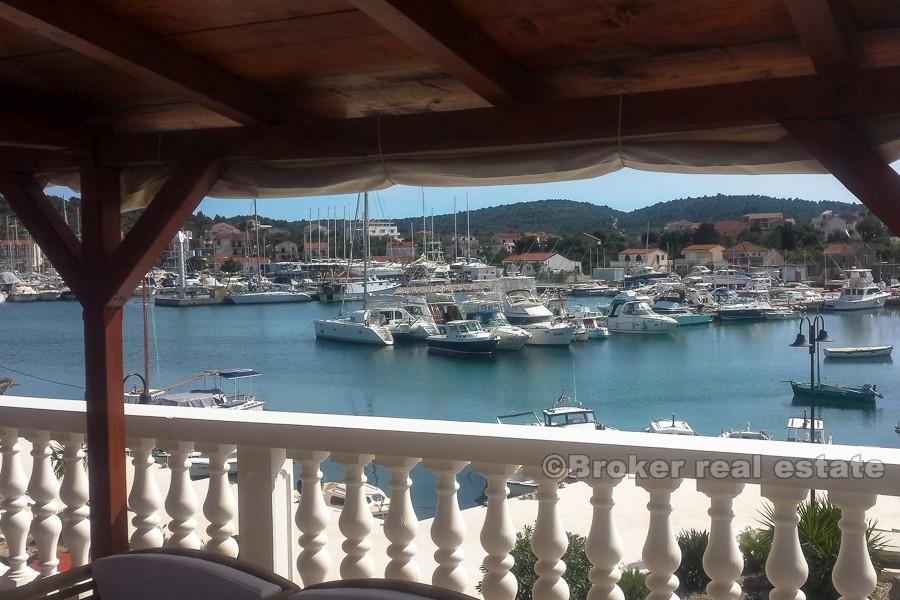 Ostrov Murter - Krásná nemovitost v první řadě k moři