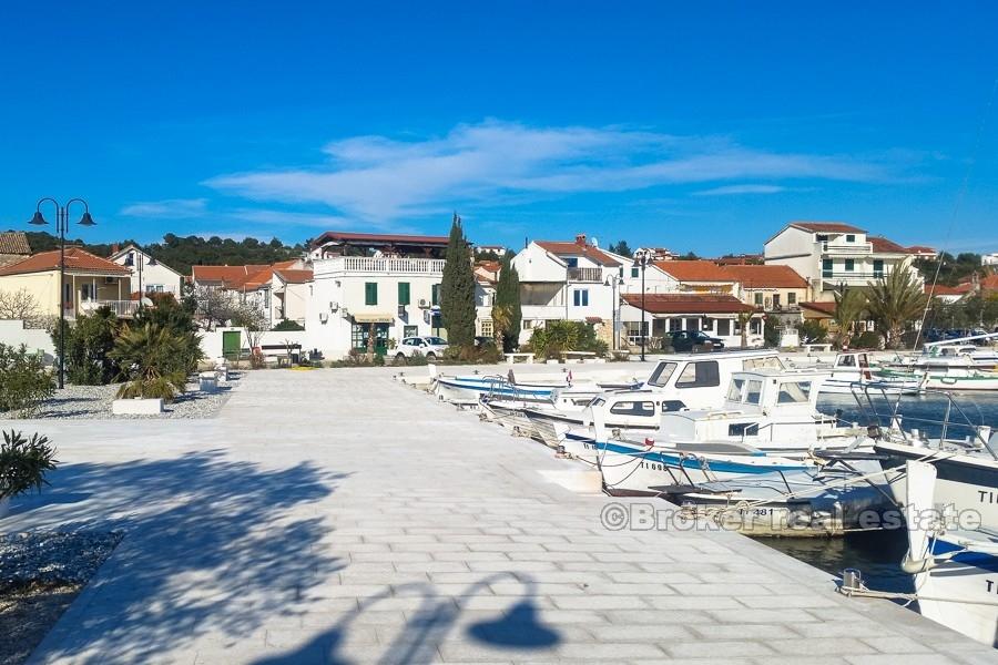 Ostrov Murter - Krásná nemovitost v první řadě k moři