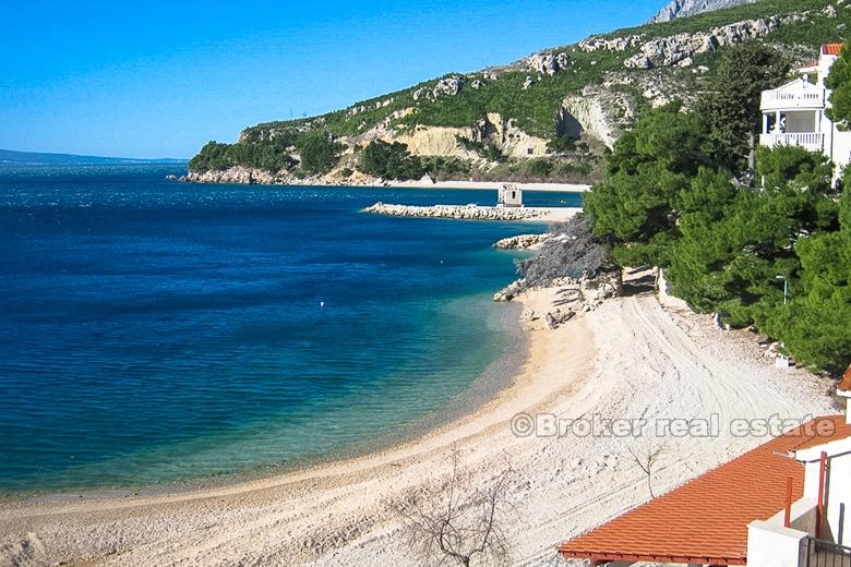 Omis riviera - Modern hotel in the first row to the sea
