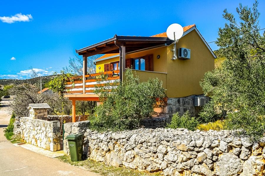 W pobliżu Trogiru - Uroczy dom w spokojnej okolicy