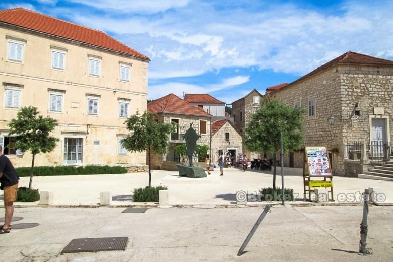 Wyspa Hvar, kamienny dom na trzech piętrach