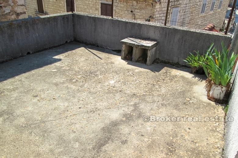 Wyspa Hvar, kamienny dom na trzech piętrach