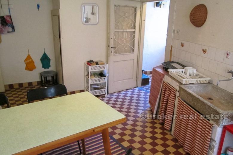 Wyspa Hvar, kamienny dom na trzech piętrach