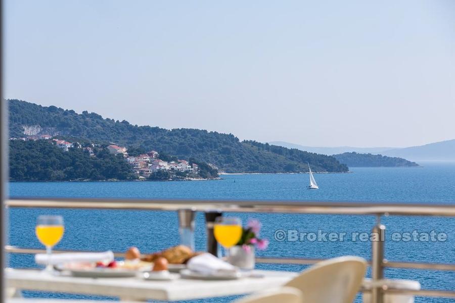 Trogir - Hotel mit Meerblick
