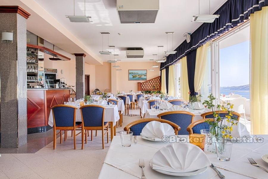 Trogir - Hotel mit Meerblick