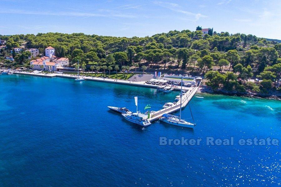 Остров Солта - дом, второй ряд от моря