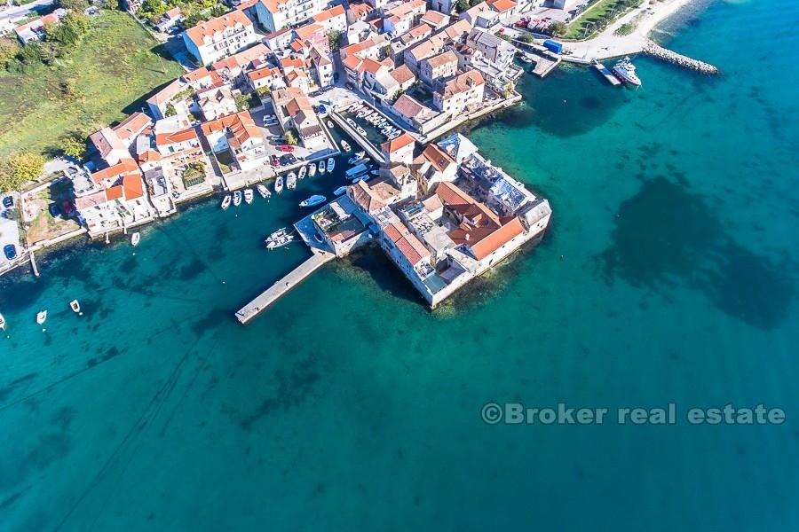 Кастела - Каменный дом у моря