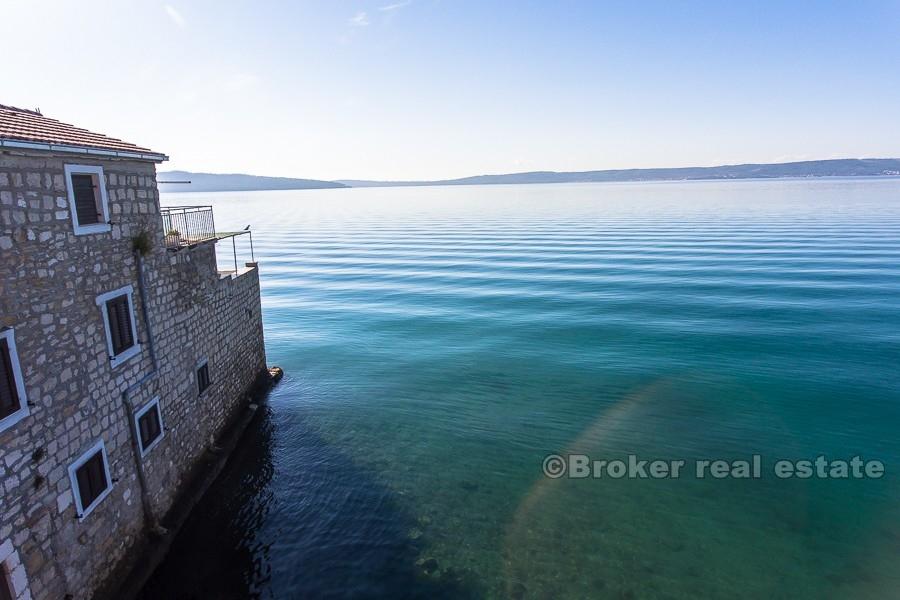 Кастела - Каменный дом у моря