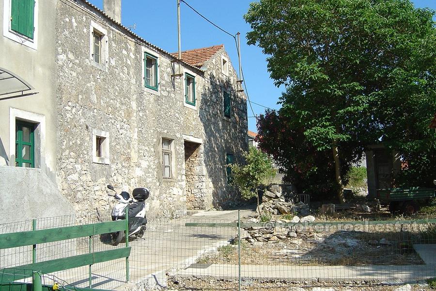 Øya Dugi Otok, tomannsbolig steinhus for renovering