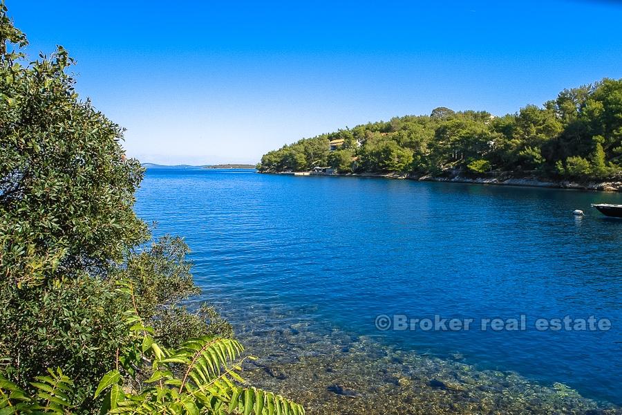 Øya Dugi otok, byggegrense nær sjøen