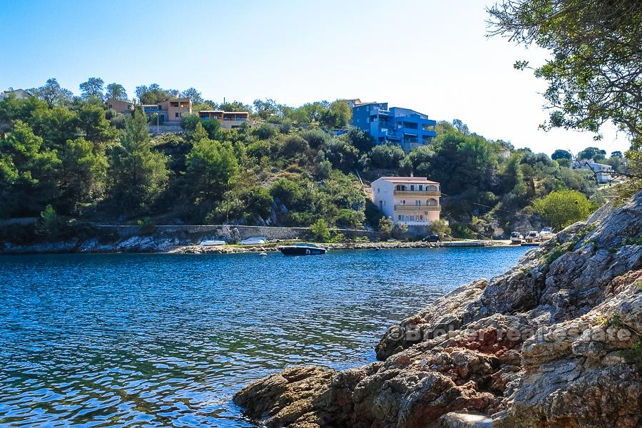 Øya Dugi otok, byggegrense nær sjøen