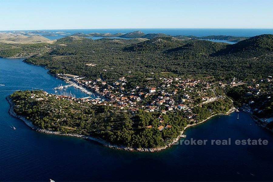 Øya Dugi otok, byggegrense nær sjøen