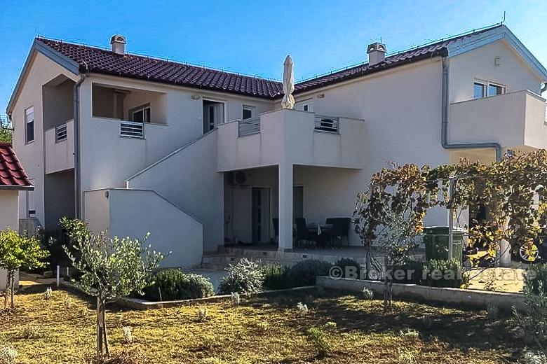 Otok Vir, samostojeća kuća s pogledom na more