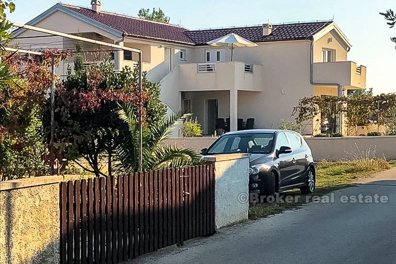 Otok Vir, samostojeća kuća s pogledom na more