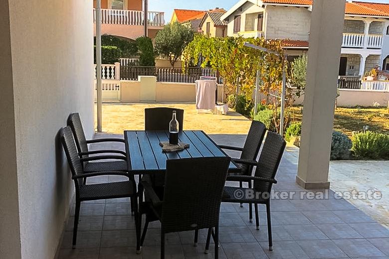 Otok Vir, samostojeća kuća s pogledom na more