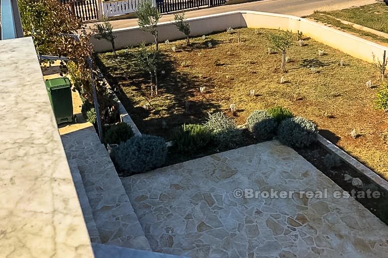 Otok Vir, samostojeća kuća s pogledom na more