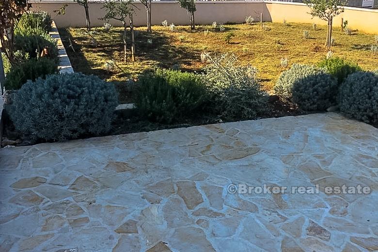 Otok Vir, samostojeća kuća s pogledom na more