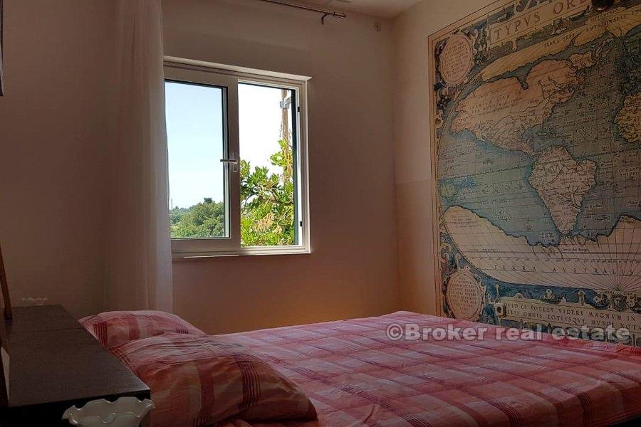 Ostrov Drvenik, renovovaný dům na klidném místě