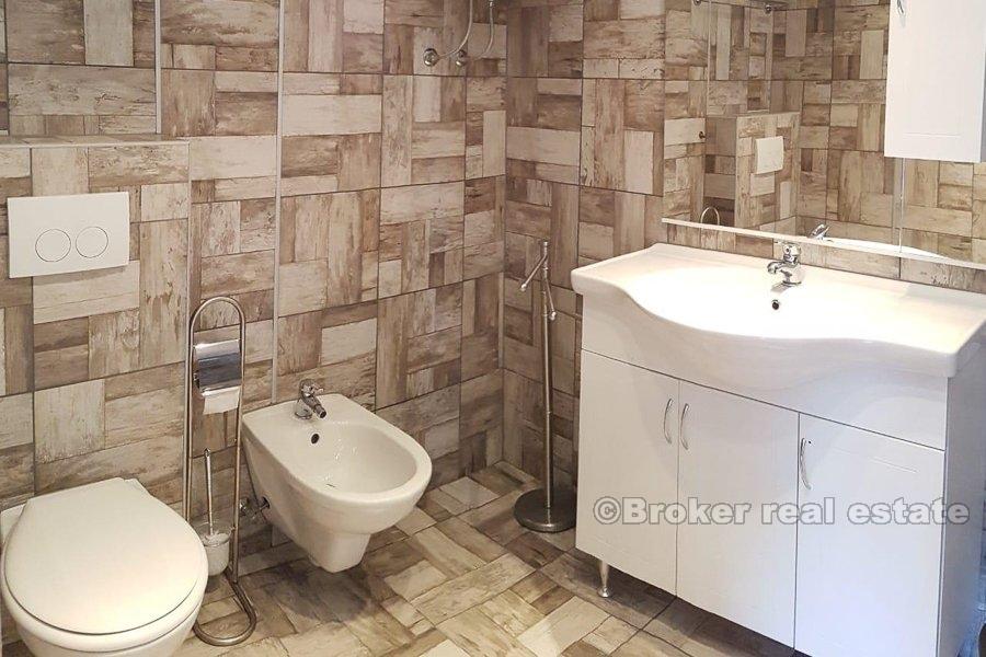 Ostrov Drvenik, renovovaný dům na klidném místě