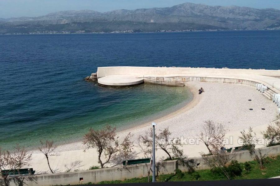 Остров Брач, трехкомнатная квартира, первый ряд от моря