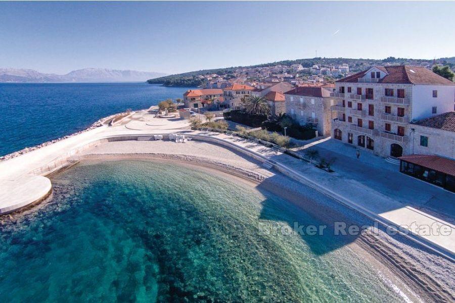 Остров Брач, трехкомнатная квартира, первый ряд от моря