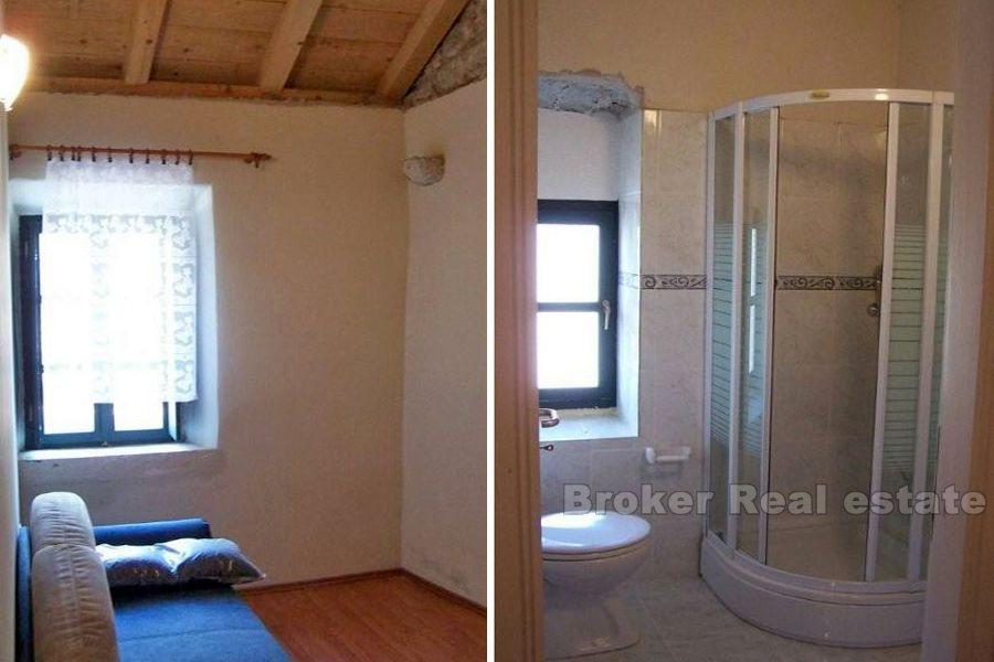 Półwysep Peljesac, odnowiony dom z kamienia w małej wiosce